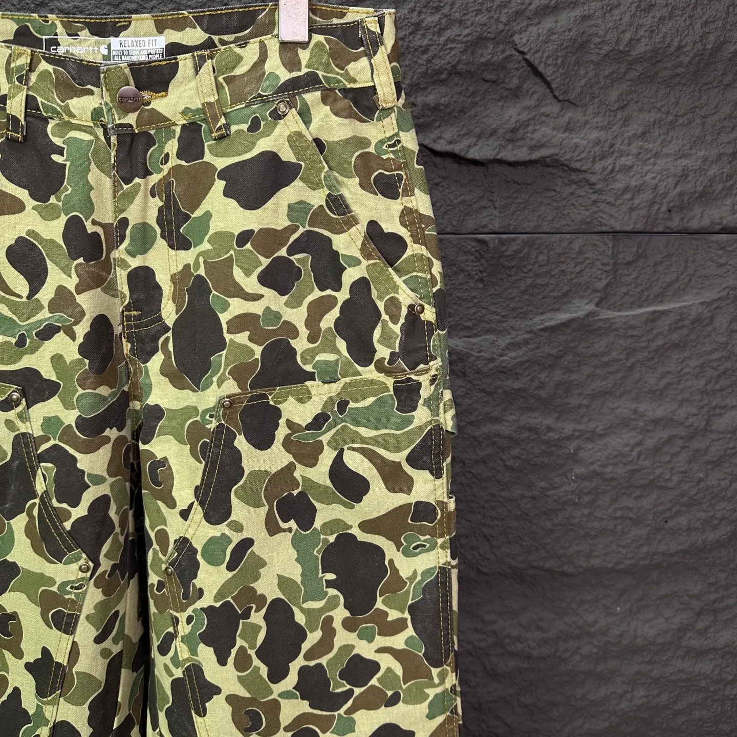 Carhartt 2026 New Arrival 3D Digital Printing Camouflage Retro Work Wear Couple Loose Jeans High Version High Version Top Ceiling Quality Styles with different washed textures, very friendly to people with thin legs and thick legs. The straight version is very flattering to the leg shape. Moderate length that never goes out of style, easy to match with casual, basic styling for various styles, a must-have in the wardrobe! The fabric is stiff but also makes the upper body soft without losing texture. The washing process is even more perfect. It is a must-have item for everyone! ! ! Washed wheat, hang tag, pants label, three complete labels Color: camouflage green Size: 28, 30, 32, 34, 36 (five sizes)